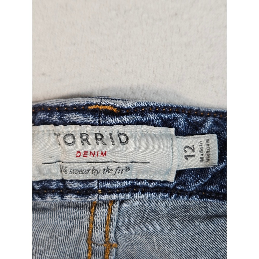 Torrid Denim Womens Size 12 Medium Wash Stretch Jean shorts - Picture 6 of 10